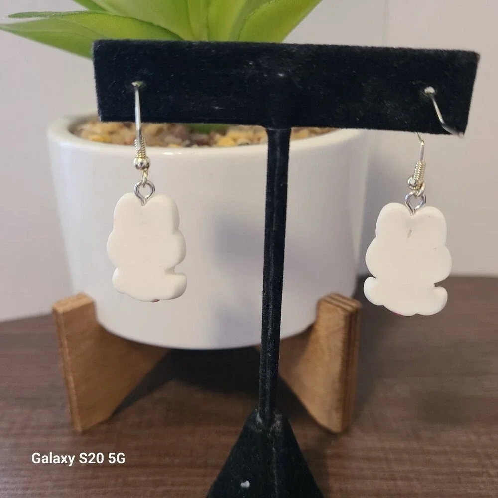 Handcrafted White Bunny w/Strawberry Dangle Drop Earrings NEW‎ Female Easter